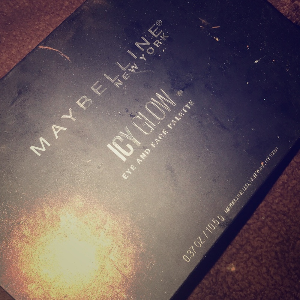 Icy glow eye and face palette